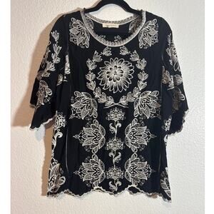 Solitaire Size S Black White Embroidered Floral Boho Top Scallop Hem Whimsical